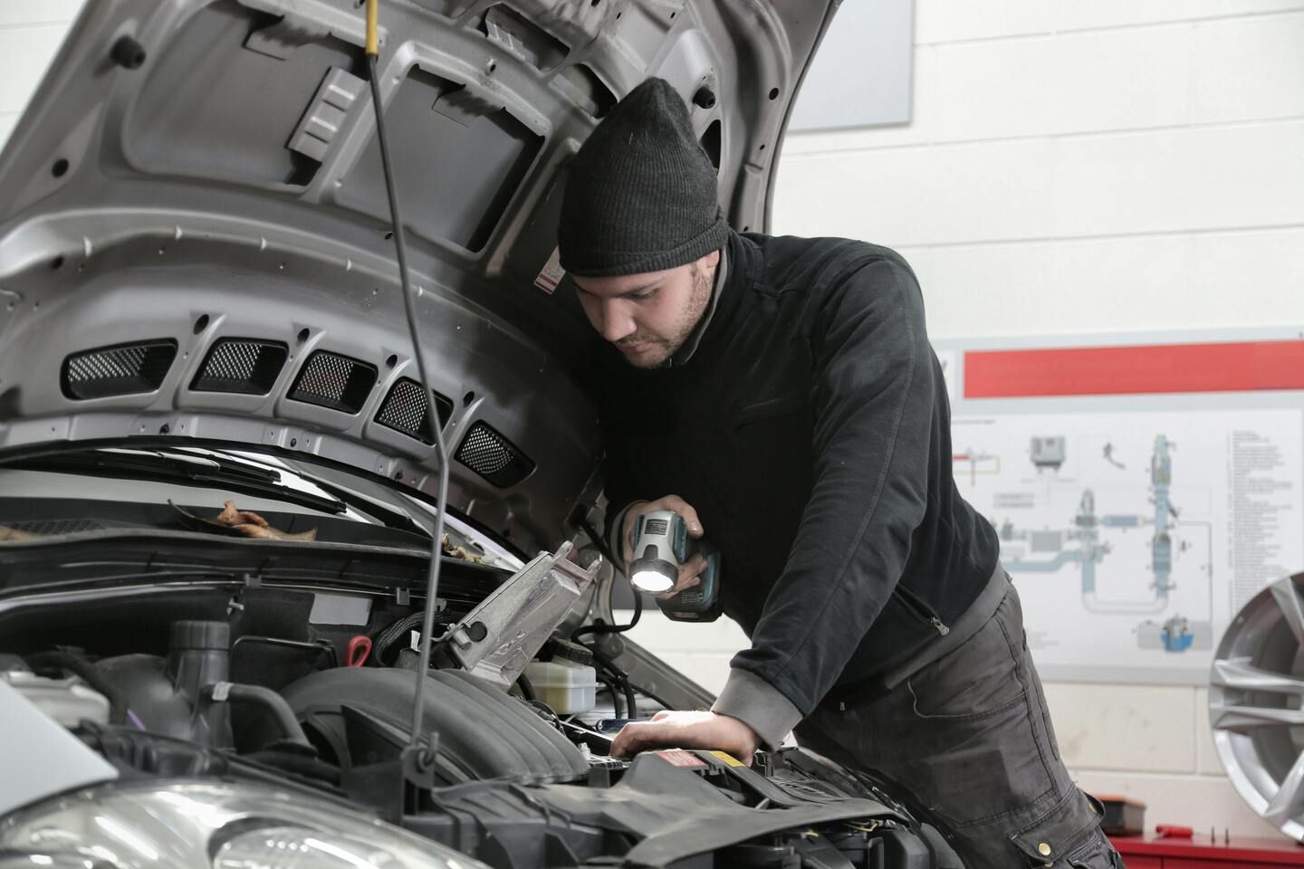 Technicien AID Auto en intervention de dépannage sur place